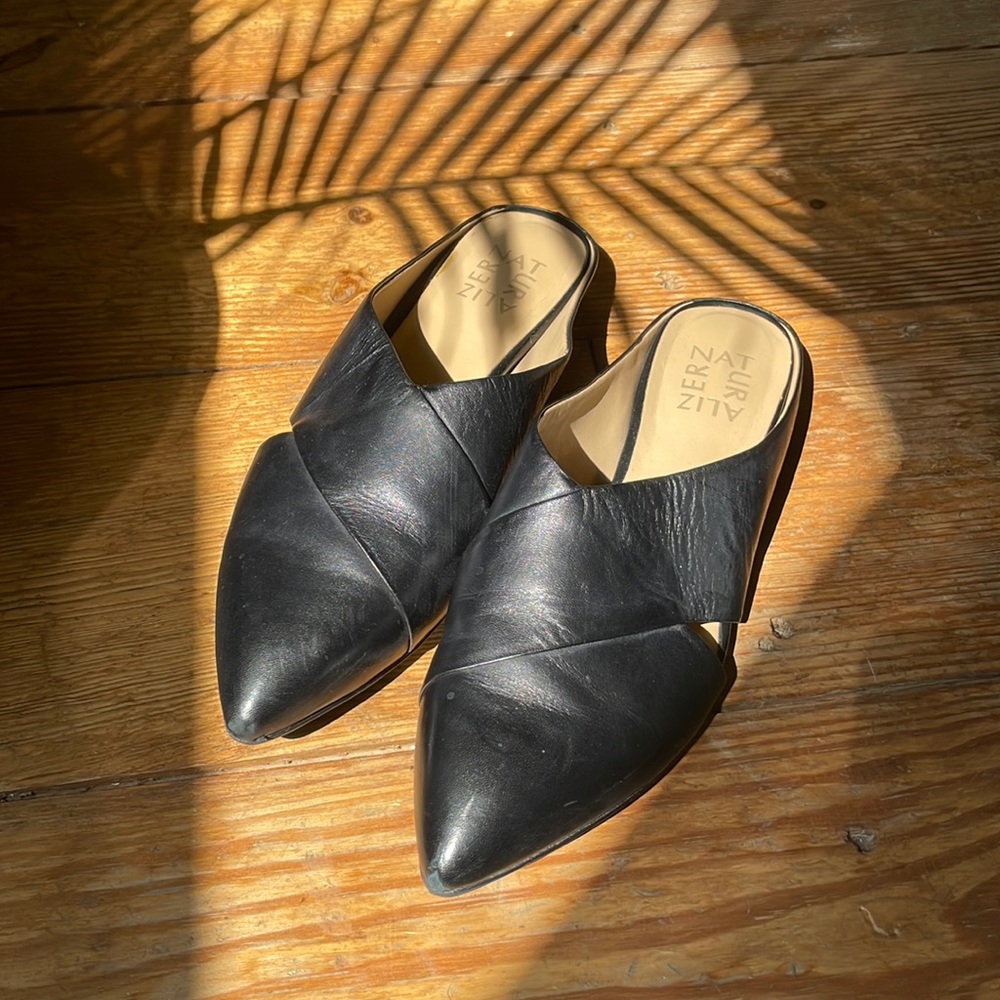 Naturalizer black leather flats